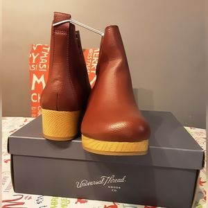 Universal Thread Burgundy Red Memory Foam Judith Clog Boots Size 6.5